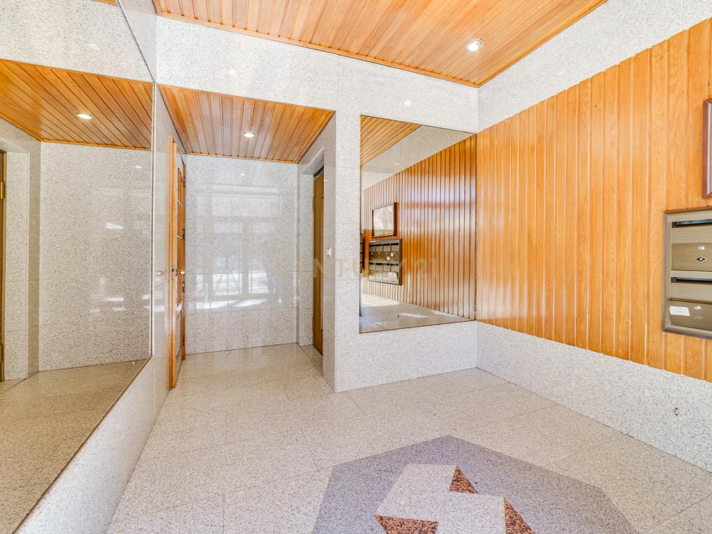 Luxuoso apartamento T4 em Lisboa com Vista e Acabamentos de Alta Qualidade - Image 35